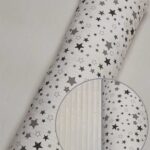 Білий фон із сірими зірками та плюш шарпей бежевий.