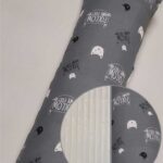 Сірий фон із котиками та написами і плюш шарпей бежевий.