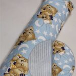 Блакитний фон із ведмедиками і зірками та плюш шарпей світло-сірий.